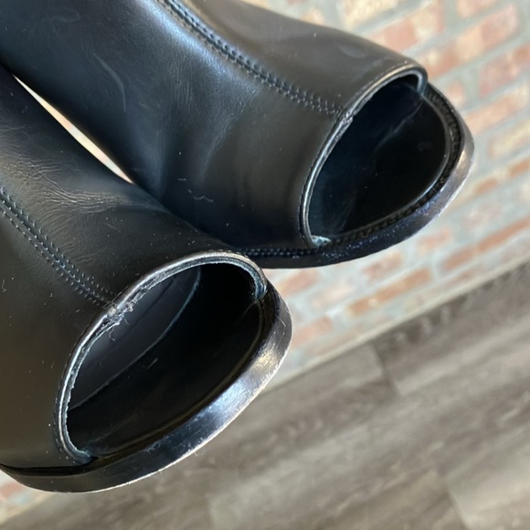 Tibi - Picture 12 of 17